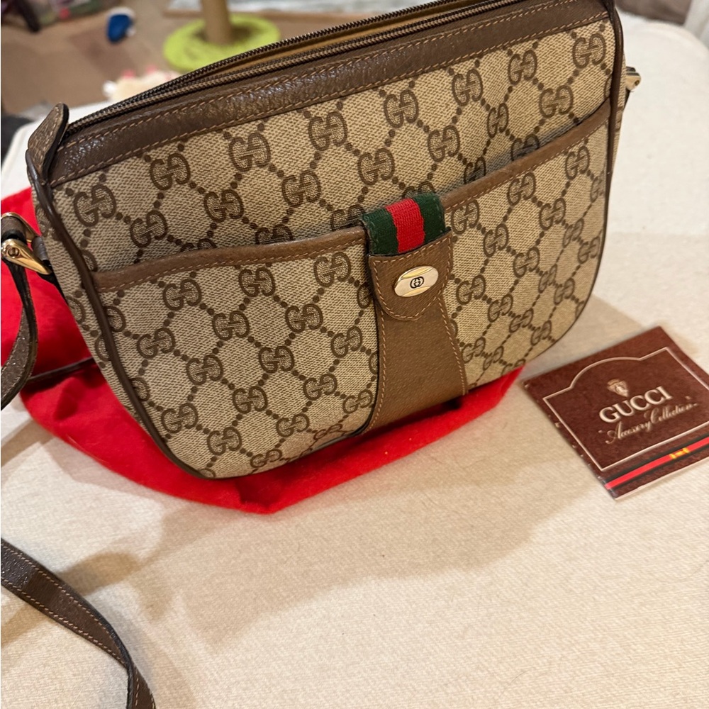 Gucci Monogram Brown and Cream Shoulder Bag Vintage 1983 - Picture 2 of 15